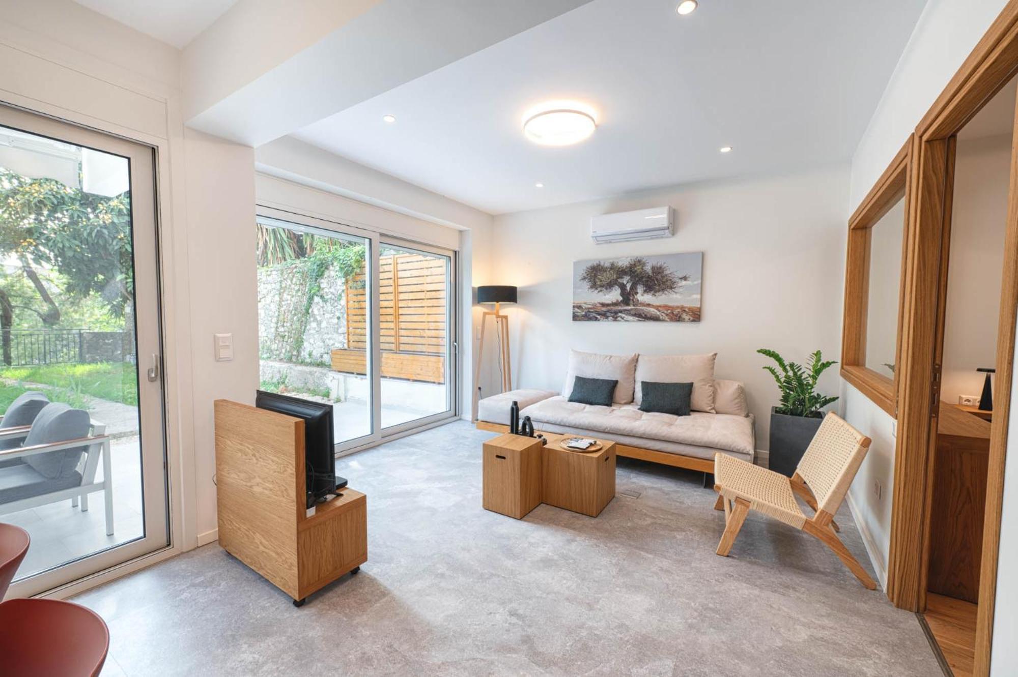 Hidden Garden Apartment